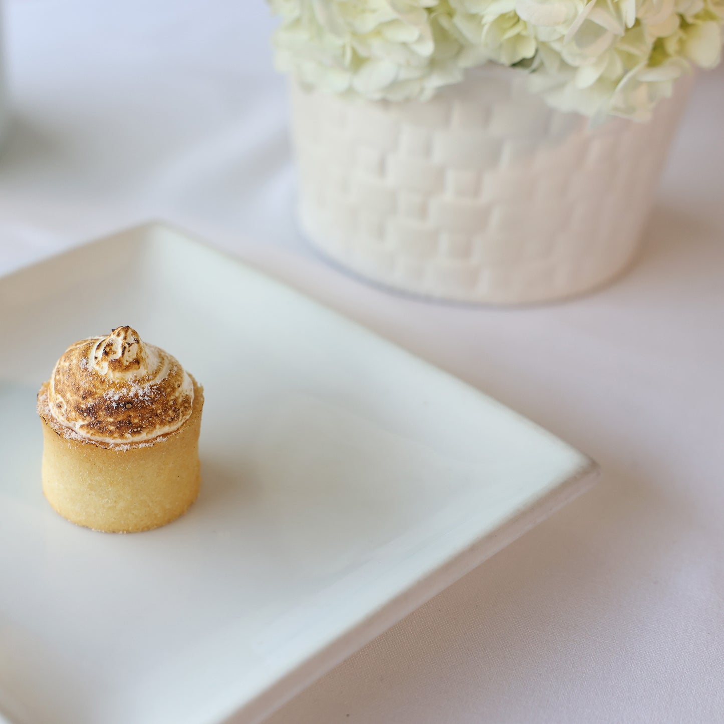 LEMON MERINGUE TART PETIT FOUR