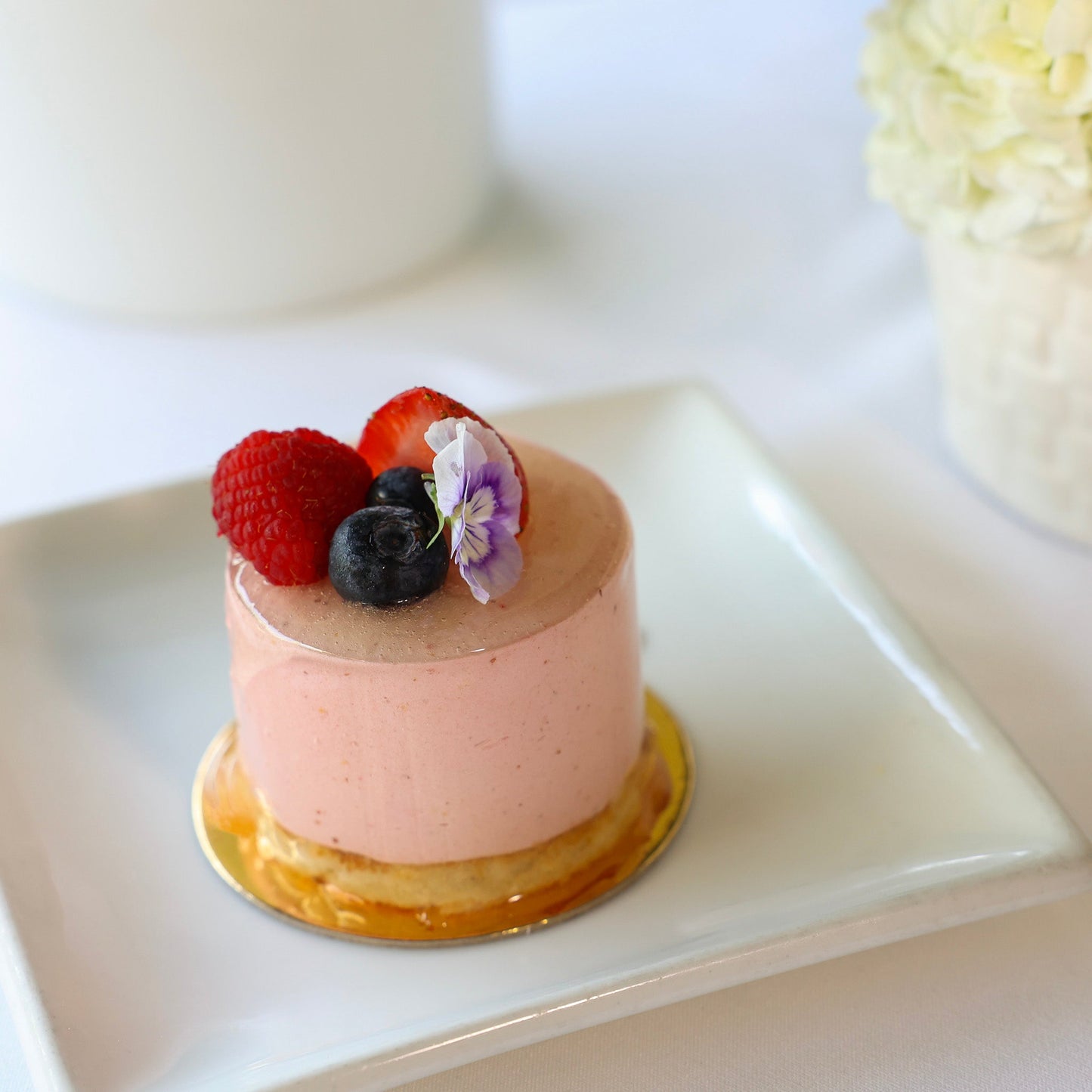 MIXED BERRY MOUSSE CAKE INDIVIDUAL